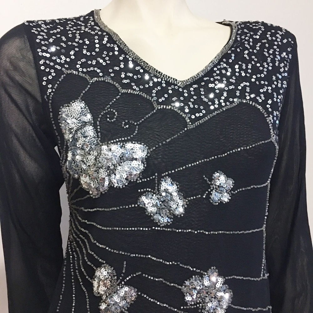 Hua Yi top with sequin beautifully designed. - Picture 2 of 8